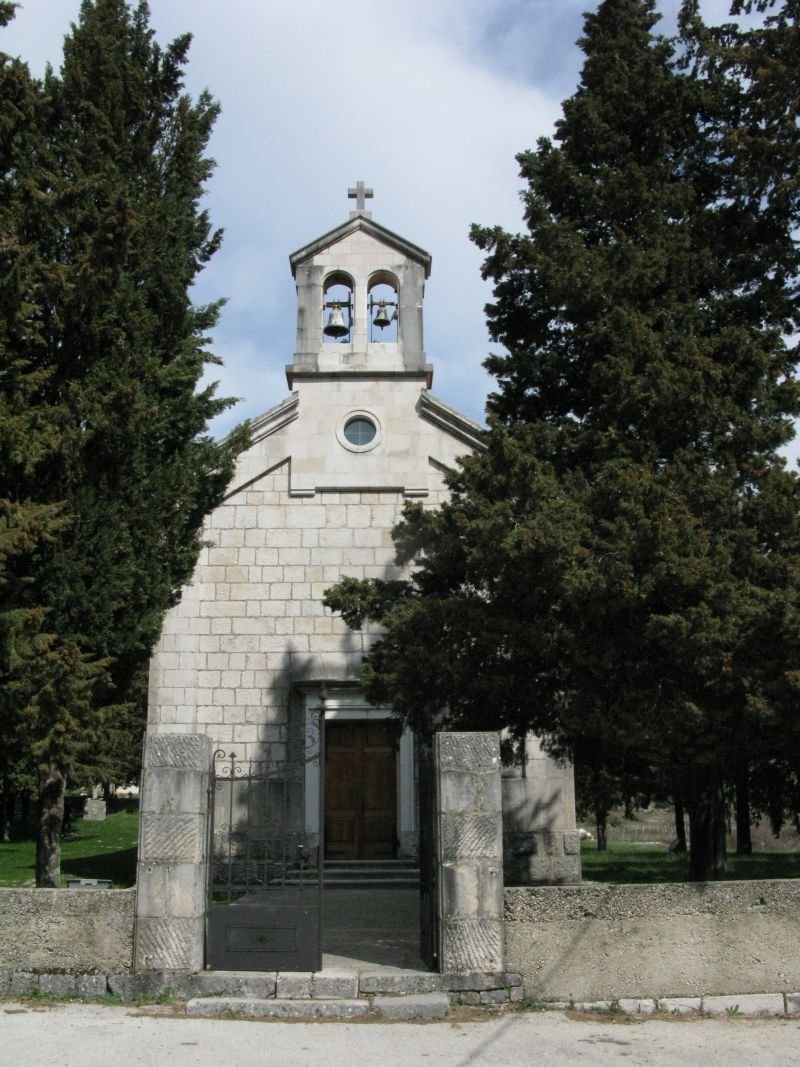 Cerkev sv janeza krstnika in arheolosko najdisce zupa