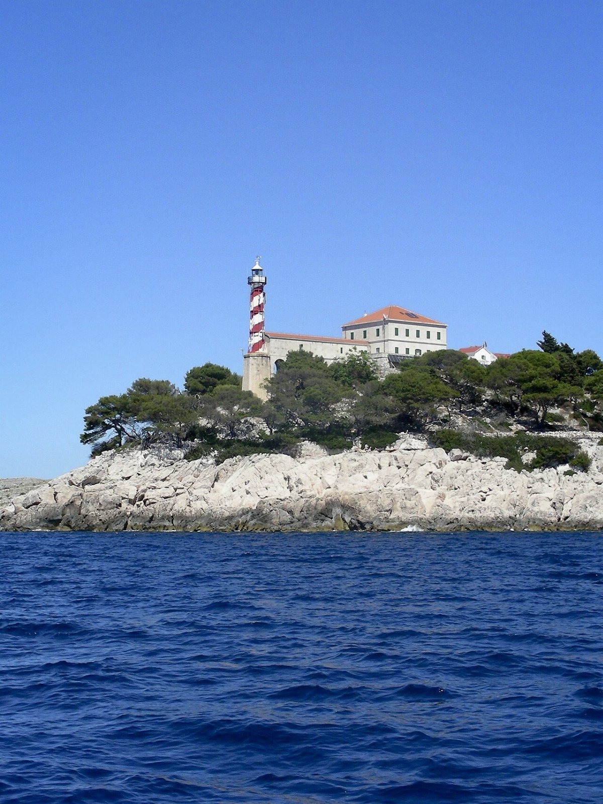 Svetilnik sestrica vela tajer sali