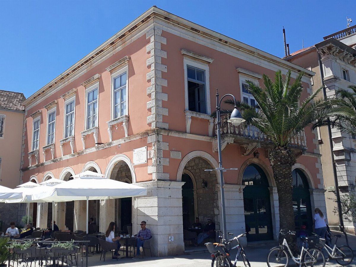 Stavba hrvaskega doma stari grad