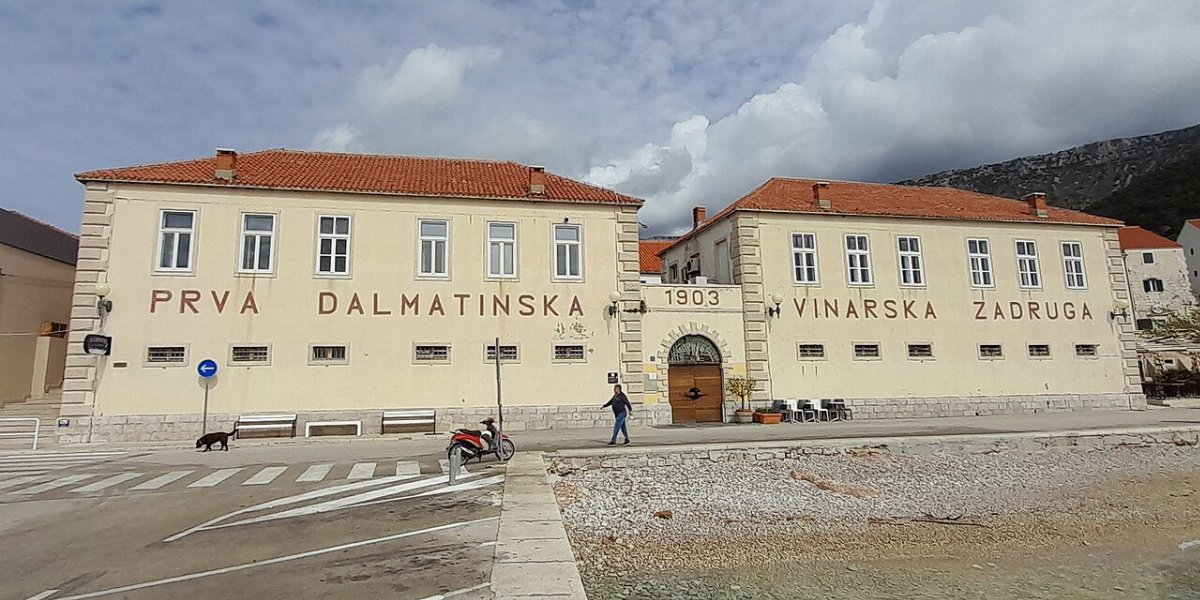 Stavba sole in vinarske zadruge bol