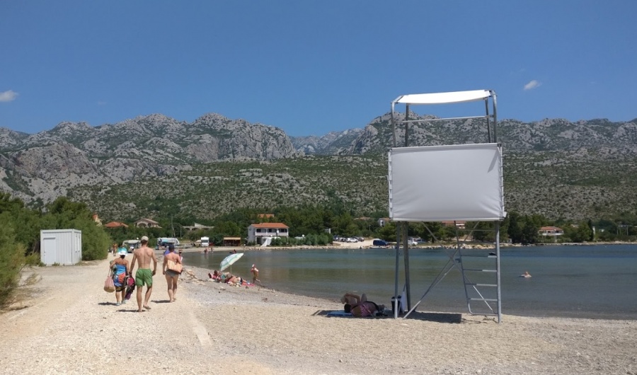 Plaza ob kampu jaz seline